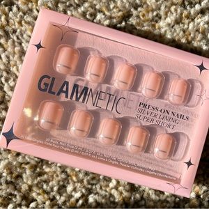 SILVER LINING - 
Super Short - press on nails by GLAMNETIC NAILS